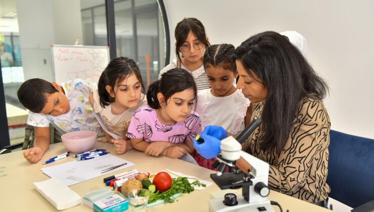 Esenyurtlu çocuklar bilimin ışığında ilerliyor