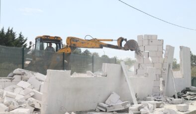 İstanbul’un içme suyu havzasına yapılan 8 kaçak yapı yıkıldı