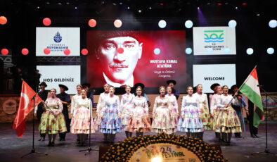 Macar dansçılardan binlerce Türk’ü ayakta alkışlatan sürpriz