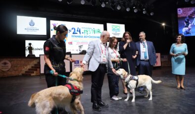 31 kişinin hayatını kurtaran köpeklere madalya verildi