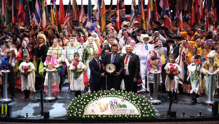 Büyükçekmece festivalinin resmi açılış töreni görsel bir şölene dönüştü