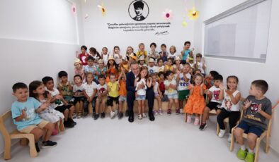 Başkan Çalık minik öğrencileri ilk ders gününde yalnız bırakmadı