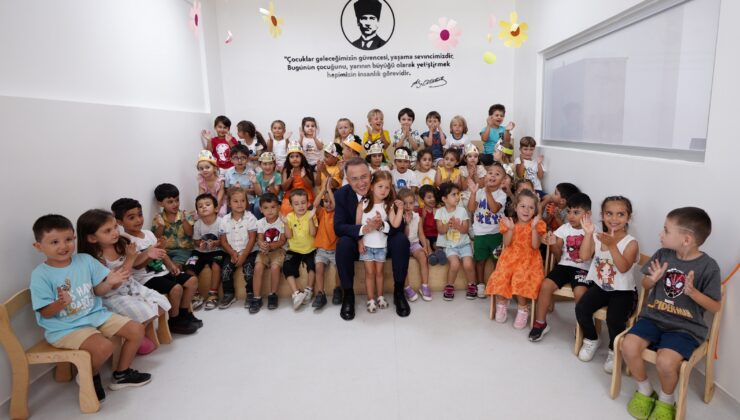 Başkan Çalık minik öğrencileri ilk ders gününde yalnız bırakmadı