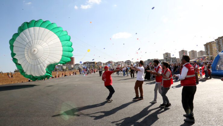 Küçükçekmece’de 10 bin uçurtma gökyüzüyle buluştu