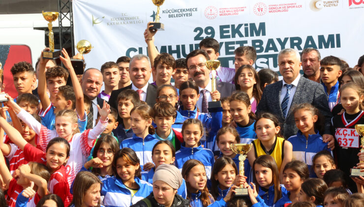 Küçükçekmece’de 100. yıl Cumhuriyet koşusu yapıldı