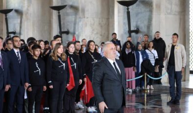 Başkan Mesut Üner’in geleneği gençlerle anıtkabir ziyareti  
