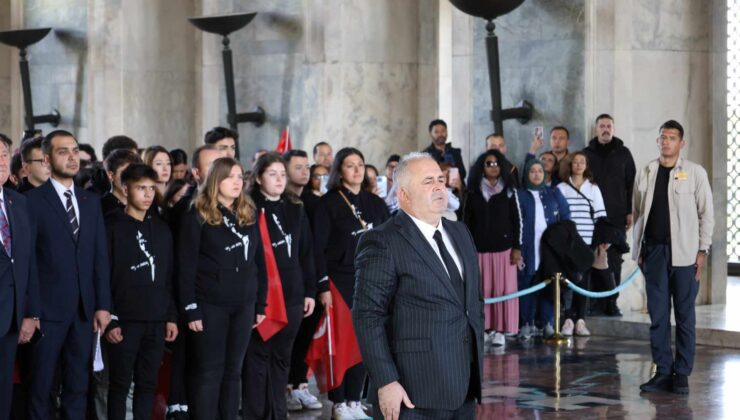 Başkan Mesut Üner’in geleneği gençlerle anıtkabir ziyareti  
