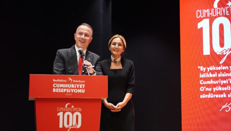 Beylikdüzü’nde Cumhuriyet resepsiyonu düzenlendi