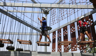 Küçükçekmece’deki macera parkları ziyaretçi akınına uğradı