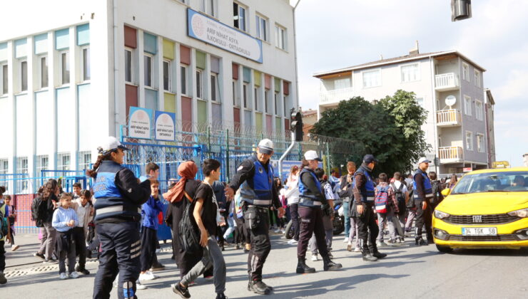 Küçükçekmece’de öğrenciler zabıta ekiplerine emanet
