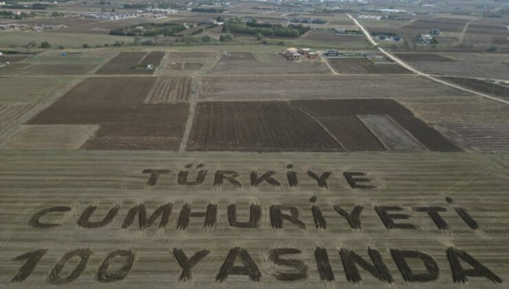 Silivri’de devasa “Cumhuriyet 100 Yaşında” yazısı
