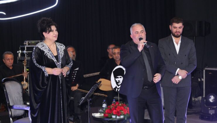 Atamızı ve sevdiği şarkıları çok seviyoruz