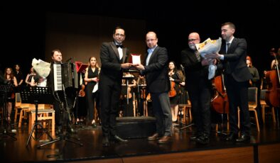 Beylikdüzü’nde fırça darbeleriyle müziğe yolculuk