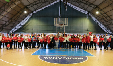 Sevgi Günü’nde sevdikleriyle birlikte pilates yaptılar