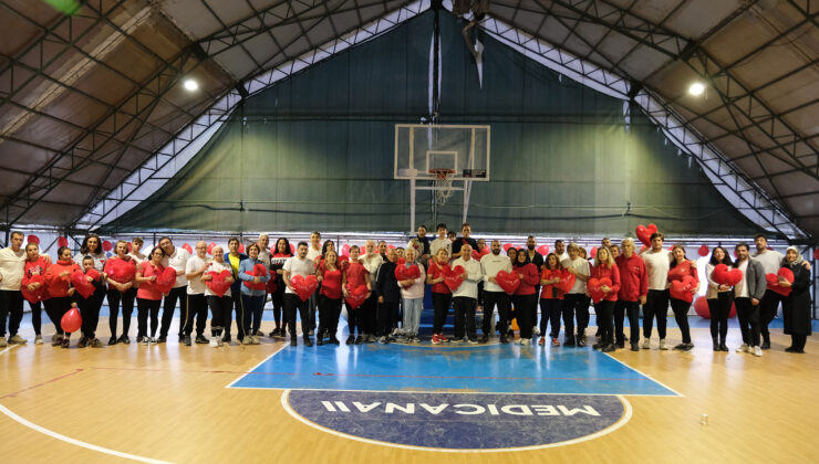 Sevgi Günü’nde sevdikleriyle birlikte pilates yaptılar