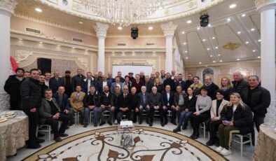 Başkan Çalık ilk sahurunu komşularıyla yaptı