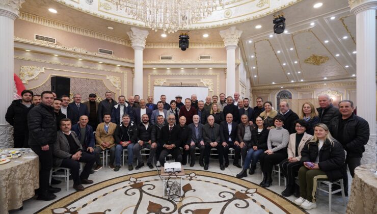 Başkan Çalık ilk sahurunu komşularıyla yaptı