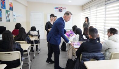 Beylikdüzü Belediyesi’nden öğrencilere kitap desteği