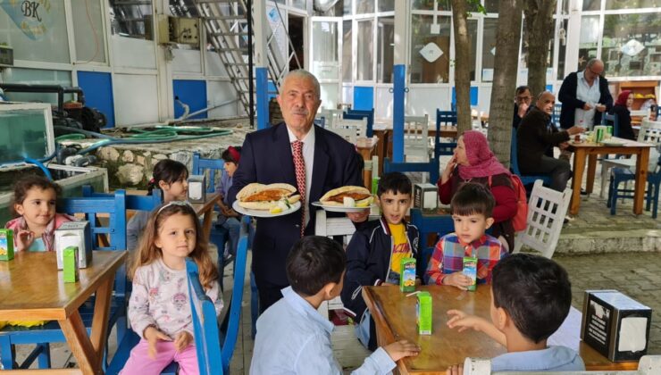 Balıkçı Kenan 10 bin balık ekmek ve meyve suyunu çocuklara ücretsiz dağıttı