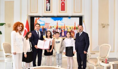 Başkan Özer, koltuğunu 4. sınıf öğrencisine devretti