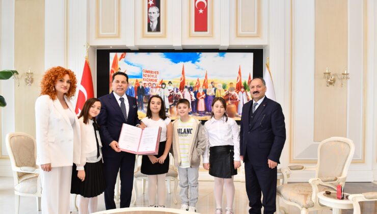 Başkan Özer, koltuğunu 4. sınıf öğrencisine devretti