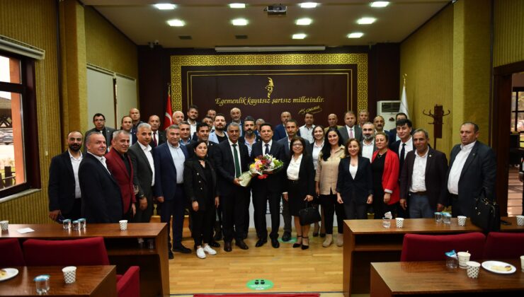 Muhtarlardan Başkan Özer’e hayırlı olsun ziyareti