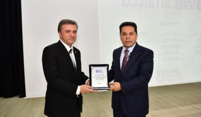 Başkan Özer Lojistik Zirvesi Çalıştayı’nda konuştu