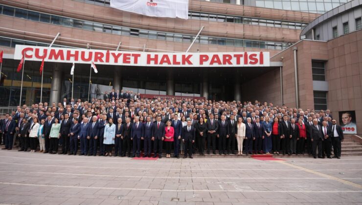 Büyükçekmece Belediyesi Ata’nın huzurunda
