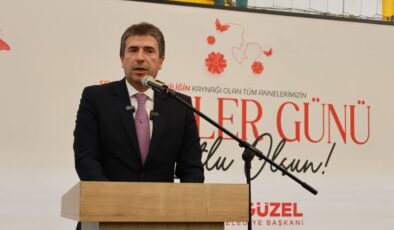 Annelerimiz başımızın tacı, en kıymetlilerimizdir