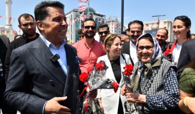 Başkan Özer Esenyurtlu annelerle buluştu