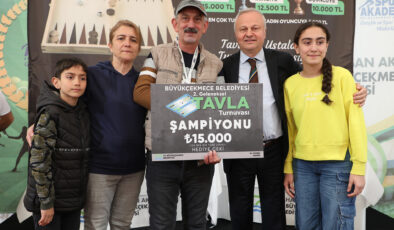 Büyükçekmece’de kıran kırana tavla turnuvası heyecanı