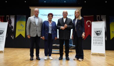 Yanardağ, okurlarıyla Beylikdüzü’nde buluştu