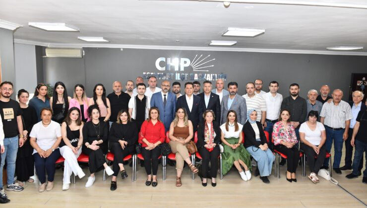 Başkan Özer siyasi partiler ve derneklerle bayramlaştı