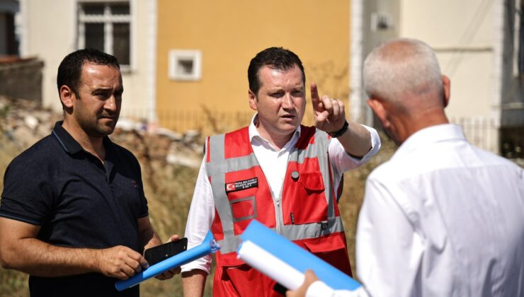 Başkan Balcıoğlu Cumhuriyet Mahallesi’nde Yenileme Çalışmaları Devam Eden Parkı İnceledi
