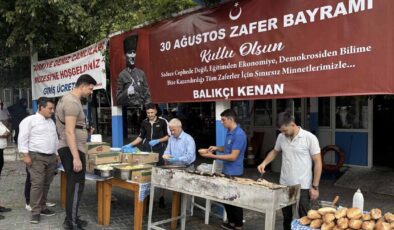 30 Ağustos Zafer Bayramı’nda yüzlerce balık ekmek ikram edildi