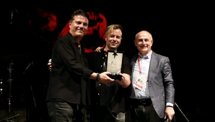 Emre Aydın Büyükçekmece’de binlerce hayranı ile buluştu