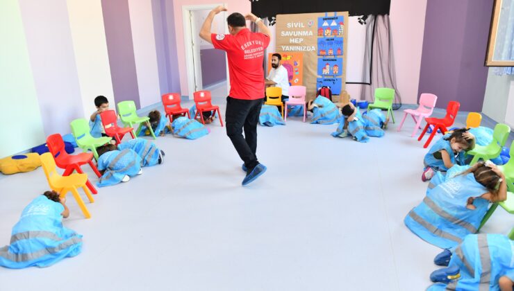 Esenyurt’ta çocuklar drama ile afetlere hazırlanıyor