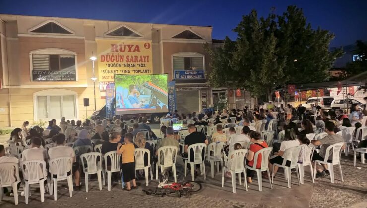 Silivri’de “Yazlık Sinema Nostaljisi” Devam Ediyor