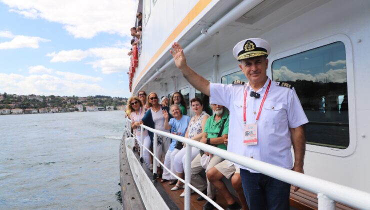 75 ülkenin gençleri Boğaz turunda İstanbul’un güzelliğinden büyülendi