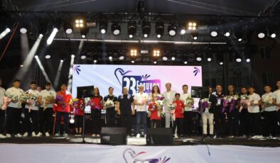 Festival Barış Güvercinlerinin Uçuşuyla Noktalandı