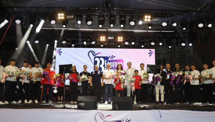 Festival Barış Güvercinlerinin Uçuşuyla Noktalandı