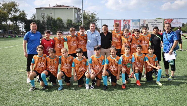 Başkan Balcıoğlu’nun Santra Vuruşuyla 30 Ağustos Zafer Kupası Futbol Turnuvası Başladı