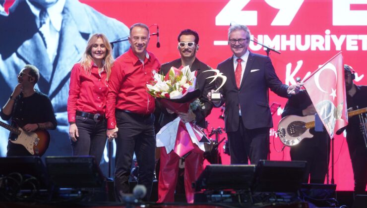 Beylikdüzü Cumhuriyet’in ilanının 101. yılını coşkuyla kutladı