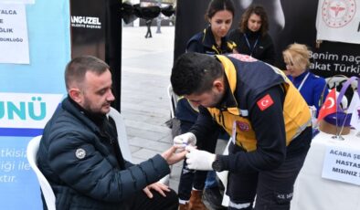 Cumhuriyet Meydanı’nda Diyabet Farkındalığı Etkinliği Düzenlendi