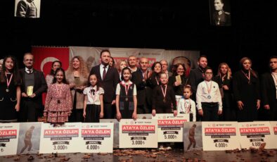 Küçükçekmece’de Atatürk sevgisini dizelere taşıdılar