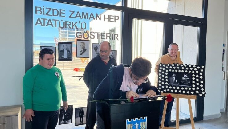 Silivri Belediyesi Engelli ve Yaşlı Koordinasyon Merkezi Atatürk’ü Karanfillerle Andı