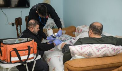Esenyurt Belediyesi, “Evde Sağlık Hizmeti” ile komşularının yanında
