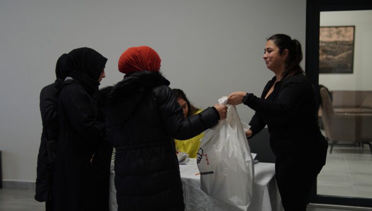 Silivri Belediyesi’nden 600 Çocuğa Kışlık Mont ve Bot Desteği