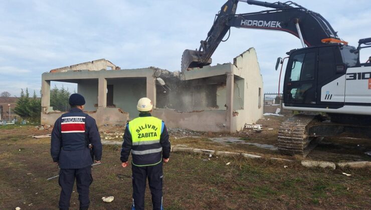Silivri Belediyesi Çayırdere Mahallesi’nde Kaçak Yapıların Yıkımını Sürdürüyor