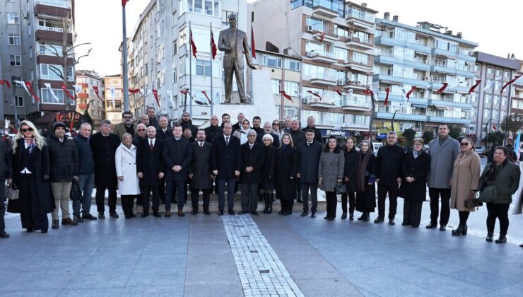 Başkan Balcıoğlu, Öğretmenler Günü Çelenk Sunma Törenine Katıldı